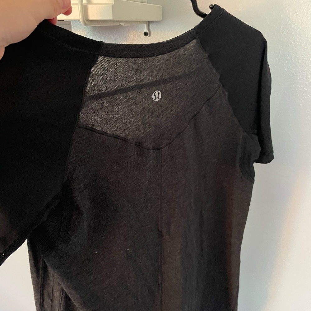 LULULEMON TEE SIZE 4